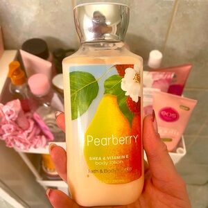 Pearberry body lotion 8 fl. Oz Never Used